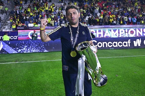 ‘Un orgullo pertenecer al América y dirigir a estas jugadoras’; Villacampa celebra título de Concacaf W