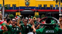 Mexicanos sí llegaron al hotel de Ecuador para no dejarlos dormir, con bocinas, claxons y ‘La Chona’ (VIDEO)