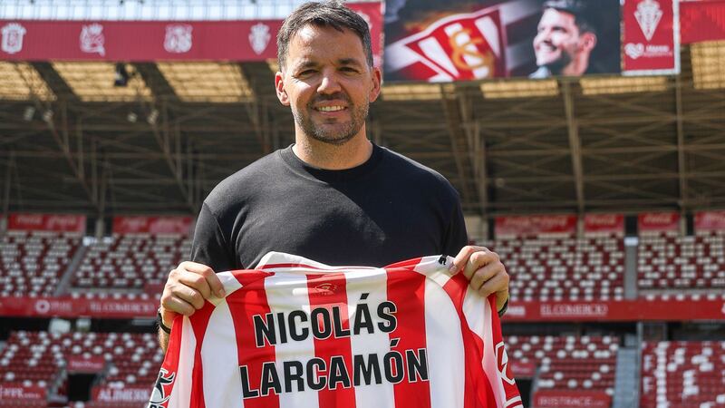 Nicolás Larcamón es anunciado como nuevo DT del Sporting de Gijón, tras ser despedido de Cruz Azul