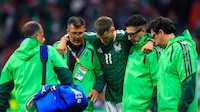 ¡No ve la suya! Santiago Gimenez estará fuera DOS MESES tras lesionarse solo en el México-Inglaterra