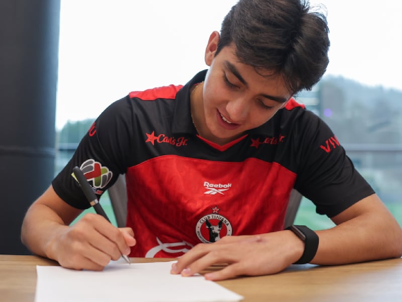 Gilberto Mora firma HISTÓRICA RENOVACIÓN con Xolos y establecen bases para marcharse a EUROPA
