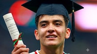 ¡Nuestro niño está creciendo! Gilberto Mora se gradúa de la preparatoria días después de jugar el Mundial