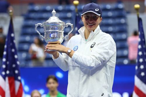 ¡Iga Swiatek es nueva campeona del US Open! La tenista polaca consiguió levantar el trofeo por primera vez