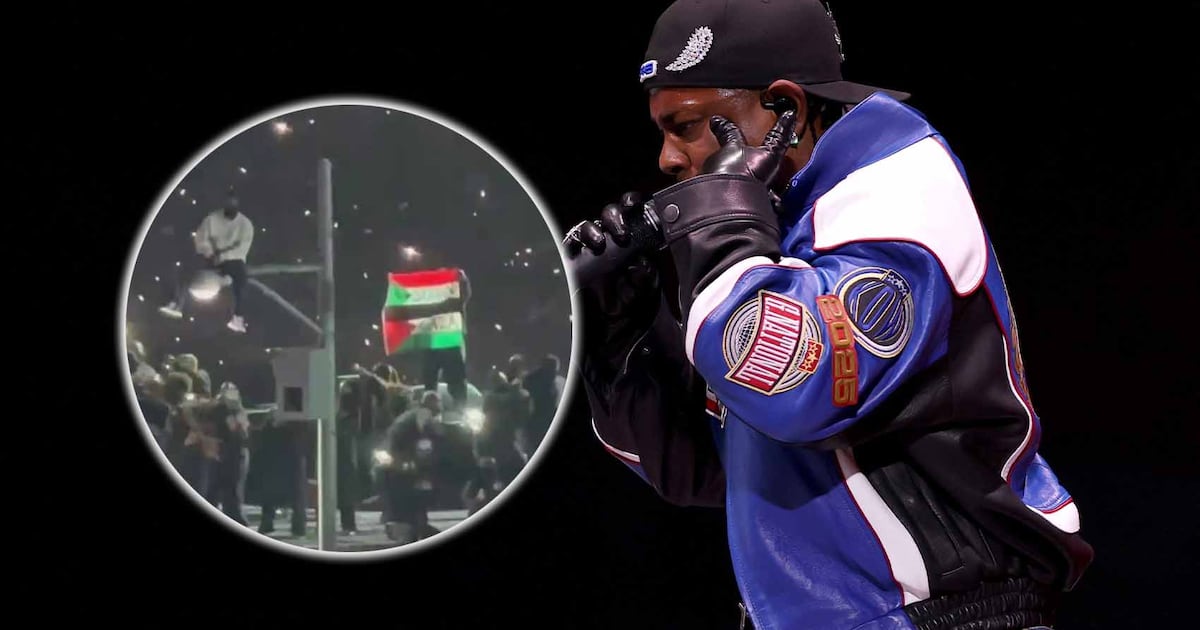 Detienen a bailarín durante show de medio tiempo del Super Bowl 2025 por mostrar bandera de Palestina (VIDEO) – Fox Sports