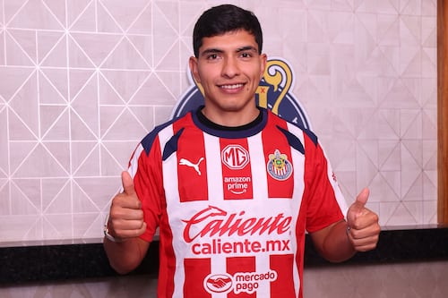 ¡Llegaron las bombas! Chivas hace oficial fichajes de Kevin Castañeda y Jordan Carrillo