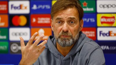 El DT del Liverpool aseguró que sus defensas deben evitar los pases a Vinicius.