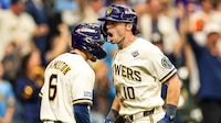 ¡Los Brewers derrotaron a Rays con drama! Milwaukee tomaron ventaja 2-0 en la Serie Mundial