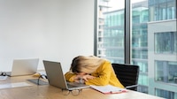 Si fallece un familiar, ¿te puedes ausentar del trabajo o TE DESPIDEN por faltar? Esto dice la LFT