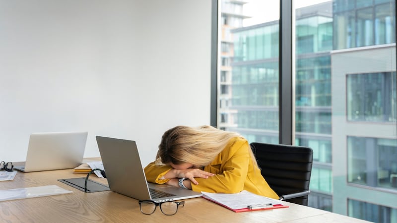 Si fallece un familiar, ¿te puedes ausentar del trabajo o TE DESPIDEN por faltar? Esto dice la LFT