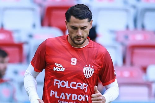 ¡Expulsado por taparse la boca! Julián Carranza, del Necaxa, vio la roja contra Toluca