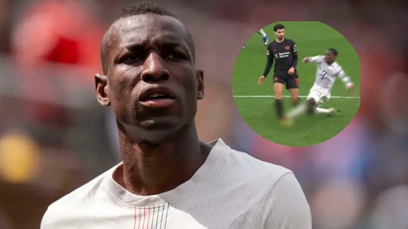 Nicolás Jackson tomó el lugar de Harry Kane y fue EXPULSADO por temeraria entrada (VIDEO)