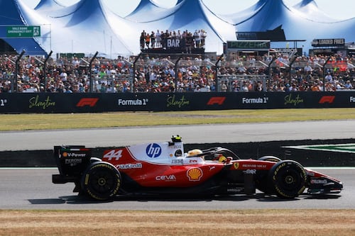 Lewis Hamilton se queda la pole de la sprint del Gran Premio de Gran Bretaña; Checo Pérez saldrá 19°
