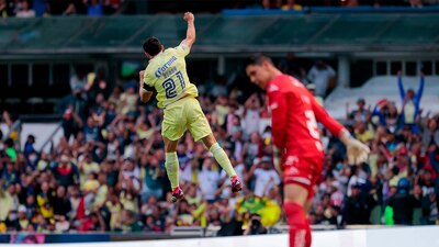 Henry Martín marcó el gol del triunfo con un penal.