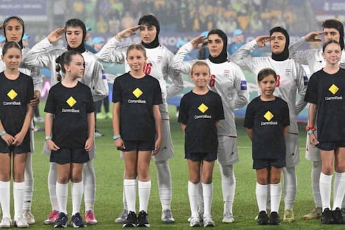 Selección Femenil de Irán protesta durante la Copa Asia al sonar su himno nacional (VIDEO)