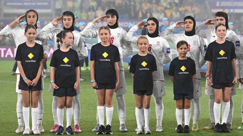 Selección Femenil de Irán protesta durante la Copa Asia al sonar su himno nacional (VIDEO)