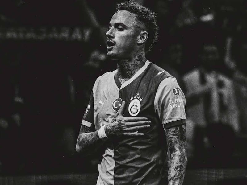 Champions League: Noa Lang sufrió terrible lesión en un dedo y salió con oxígeno por el dolor