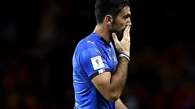 Buffon estrenó la camiseta 'azzurra' para el Mundial, pero Italia podría quedar fuera de Rusia 2018