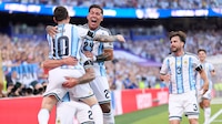 Argentina llegó al estadio PROVOCANDO a Inglaterra: Bajaron del bus cantando ‘el que no salte es inglés’