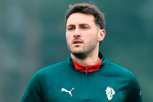 ¿Competencia o salida? Este es el delantero que llegaría al Milan para competir con Santi Giménez