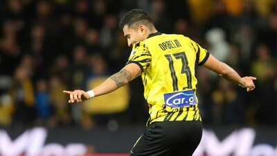 El delantero mexicano volvió a anotar con el AEK de Atenas.