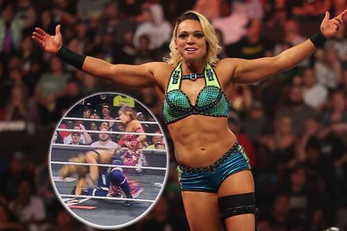 Escalofriante lesión en WWE; luchadora Zoey Stark salió llorando y cargada por un médico (VIDEO)