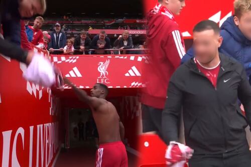 ¡Lamentable! Hombre le quitó de las manos el jersey de Alexander Isak a UN NIÑO; al final lo regresó