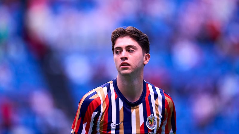 Brian Gutiérrez choca su camioneta de lujo al salir del entrenamiento de Chivas (VIDEO)