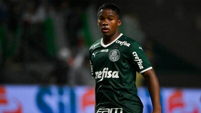 El delantero brasileño tiene 16 años y Real Madrid invirtió 72 millones de euros en su fichaje.