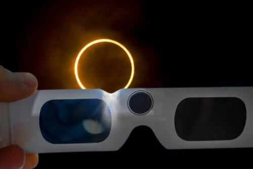 Eclipse Solar 2024 en México: Así puedes hacer tus lentes por menos de 50 pesos