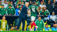 ‘Se equivocó el viejo’; Julián Quiñones no entiende por qué Aguirre lo sacó en el México-Inglaterra