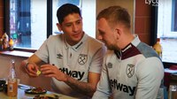 Edson Álvarez cumplió un mes sin jugar con el West Ham y lo pusieron a comer tacos por el 5 de mayo (VIDEO)