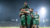 ¡Santos está imparable! Aprovecha expulsión de Nathan Silva al 1′ y vence a Pumas con dos penales