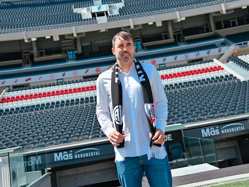 River Plate confirmó a Chacho Coudet como su nuevo DT, días después de negar negociaciones