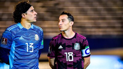 Guillermo Ochoa y Andrés Guardado son dos de los elementos más veteranos del Tri en Qatar 2022