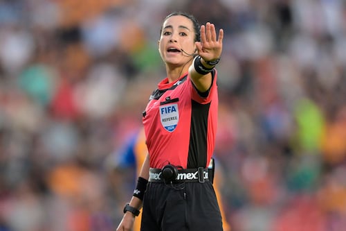 Katia Itzel reacciona a críticas por su arbitraje con polémico mensaje: ‘Me vienen a convidar tanta mier...’