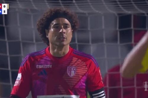 ¡Memo Ochoa recibió CINCO goles! AVS cayó GOLEADO en casa ante Porto en la Primeira Liga (VIDEO)