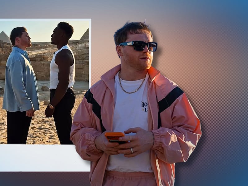 ¡En las pirámides de Egipto! Canelo Álvarez y Christian Mbilli tuvieron primer cara a cara
