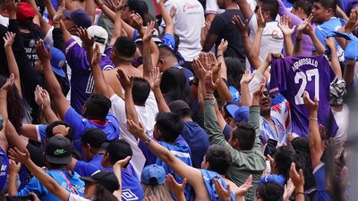 Los aficionados le dieron la espalda a su equipo durante 7 minutos