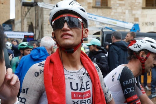 Isaac del Toro terminó 10° en la 4a etapa de Tirreno-Adriático y CEDIÓ el LIDERATO