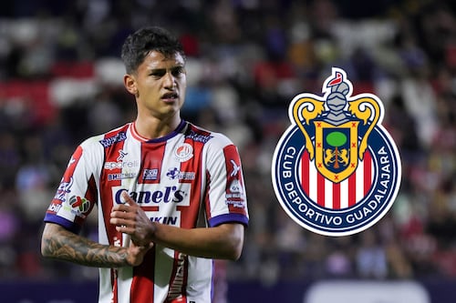 Chivas sondea a defensa de Atlético San Luis; prioriza salidas de Alan Mozo, Guti y Alan Pulido