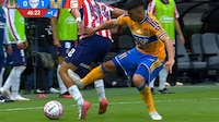 ¡Enloqueció! Brunetta hizo gol ante Chivas y luego se fue expulsado por planchar a un rival (VIDEO)