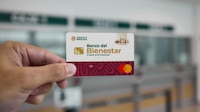 ¿Te bloquearon la Tarjeta de la Pensión Bienestar? Esto es lo que pasará con tu pago y dinero