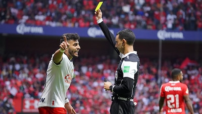 Los jugadores de Chivas mostraron su molestia contra César Arturo Ramos