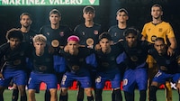 Barcelona condena detención de sus aficionados y golpes de la policía tras juego ante Elche