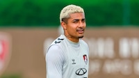 Julian Araujo vuelve a lesionarse y es operado a días del inicio de la Premier League
