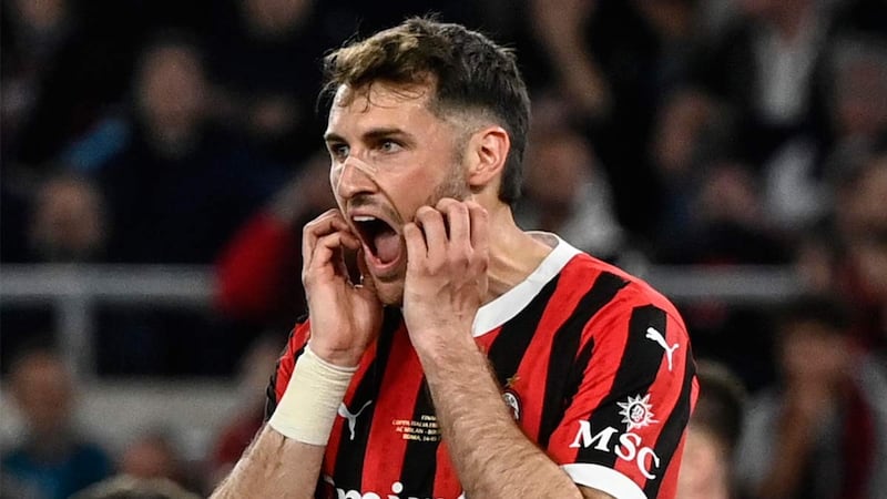Santiago Gimenez estaría cerca de salir del Milan, pero seguiría en Serie A tras interés de dos clubes