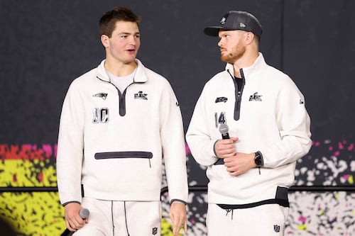 Sam Darnold y Drake Maye brillan en el Opening Night del Super Bowl LX (VIDEO)