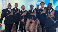 Congo, tras polémica por Ébola, llega a EU con peculiar traje de cara a su debut en el Mundial 2026