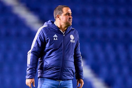 ‘No tenemos un jugador igual’: Jardine habló del GOLPE que sufrió Fidalgo en el Clásico ante Chivas