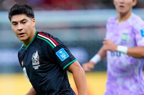 Obed Vargas debutó en Mundiales, con dedicatoria especial: ‘Mis abuelos nunca me habían visto jugar’